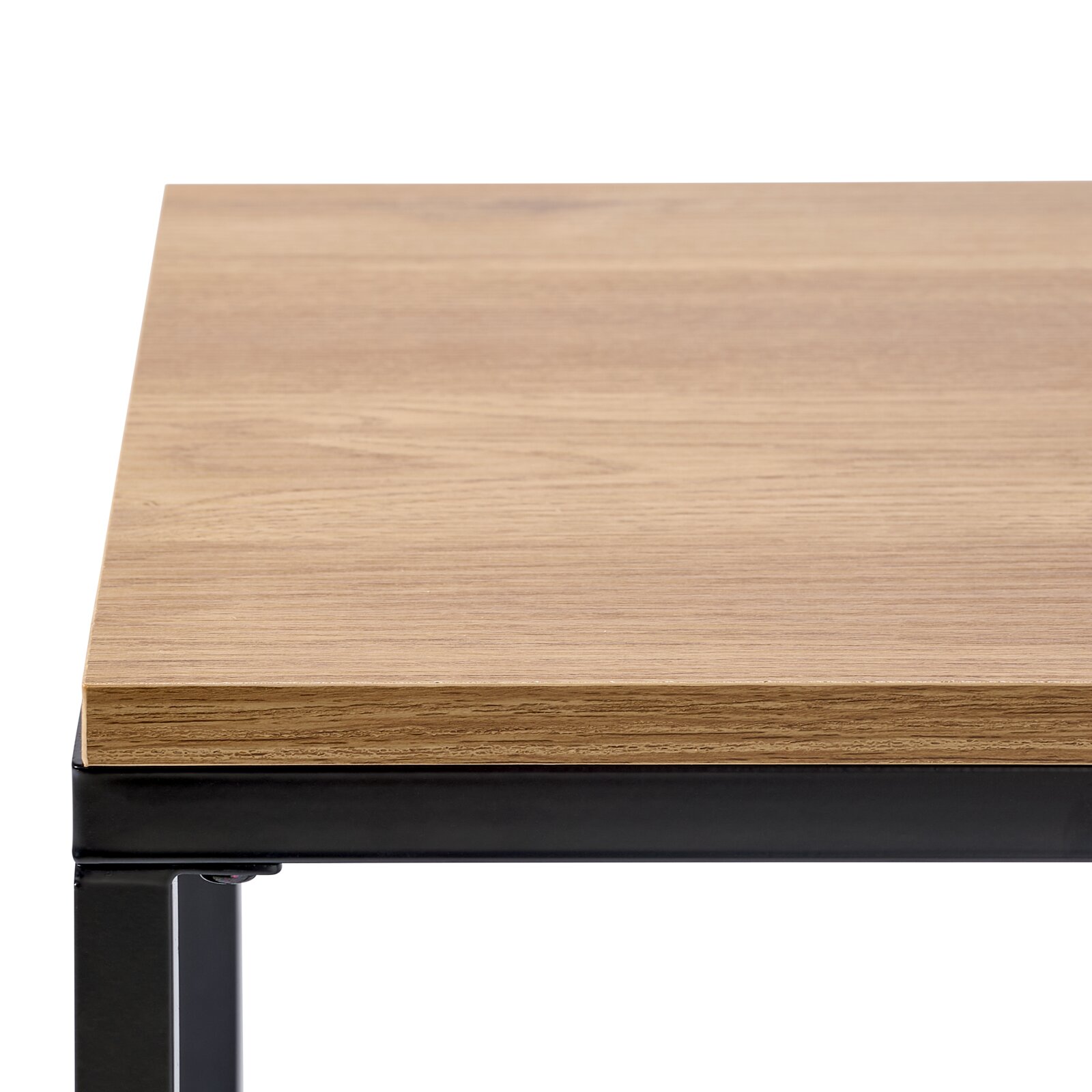 Close-up van een bijzettafeltje met houten blad en zwart metalen frame, gezien van bovenaf.