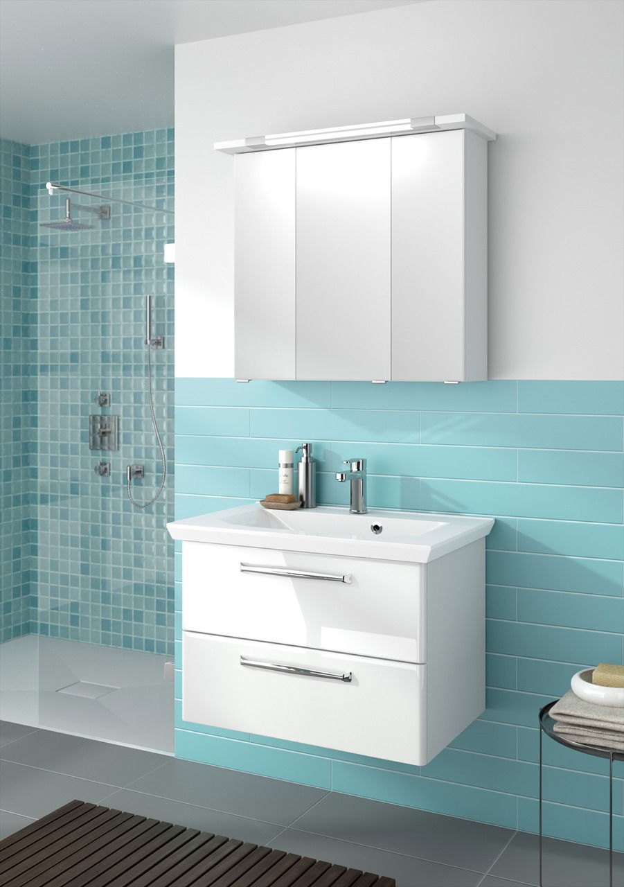 Moderner weißer Badblock mit Waschbecken und Schubladen, frontal betrachtet, vor türkisfarbener Wandfliese.
