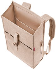 Beiger Rucksack mit Rolltop-Design, von oben fotografiert, zeigt geräumiges Hauptfach und Fronttasche.