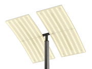 Nahaufnahme der Stehleuchte ANDY mit zwei rechteckigen, leuchtenden LED-Panels in schräger Perspektive.