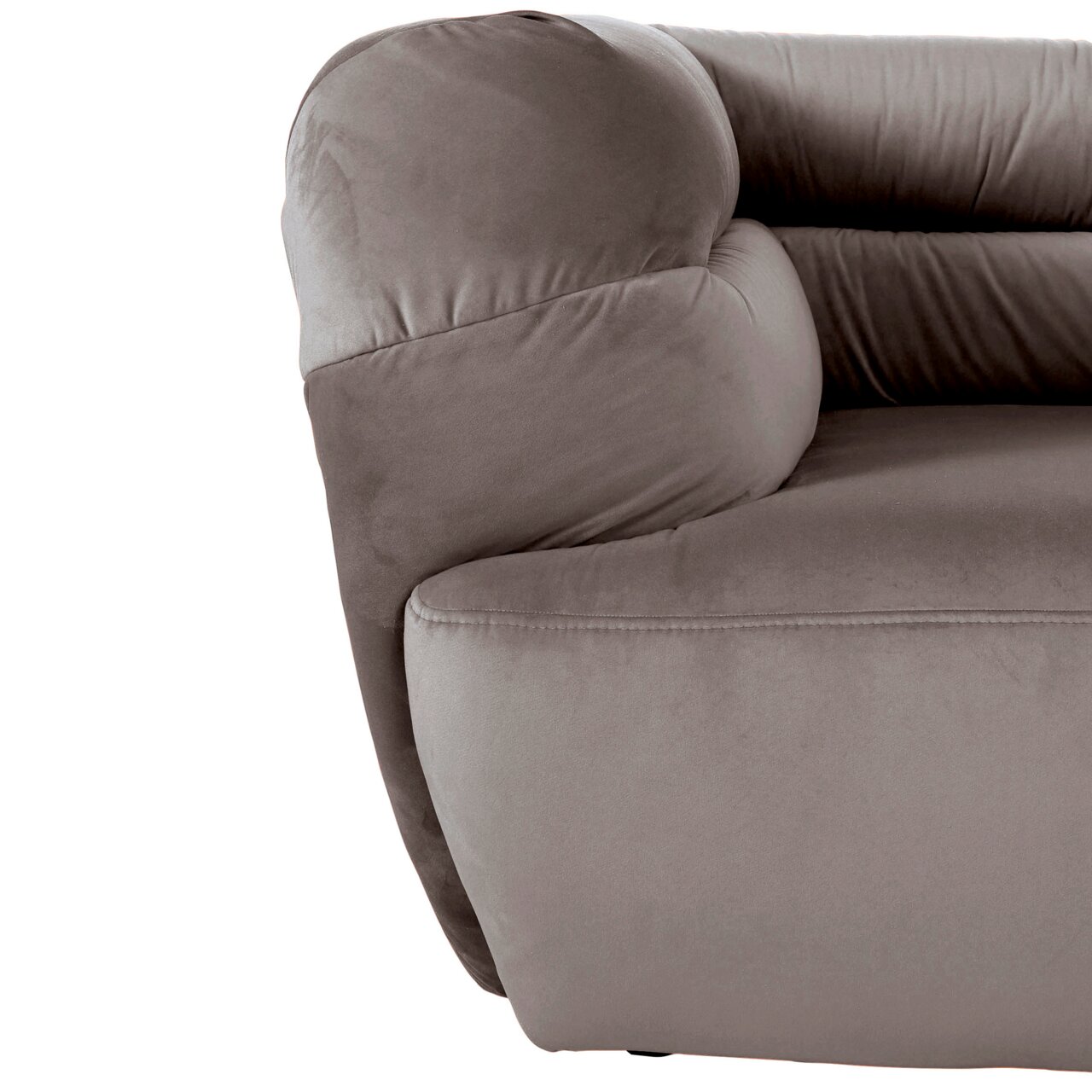 Nahaufnahme eines grauen Big-Sofas mit weicher Polsterung und abgerundeten Armlehnen, seitliche Perspektive.
