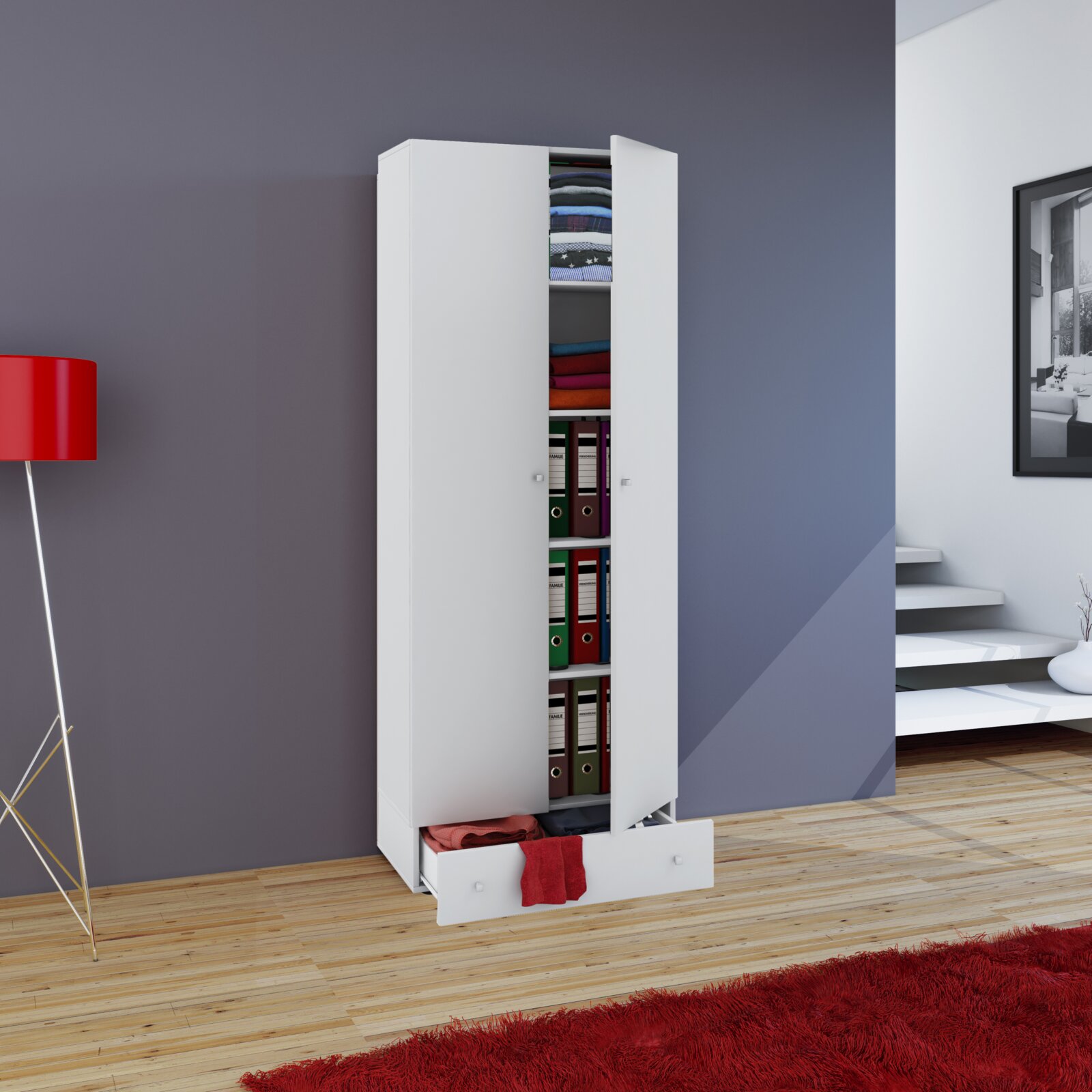 Weißer, schmaler Kleiderschrank mit zwei Drehtüren und geöffneter Schublade, teilweise geöffnet mit sichtbaren Regalböden, gefalteter Kleidung und Aktenordnern; Perspektive: frontale Ansicht mit leichtem Winkel von rechts.