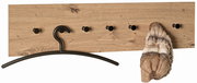 Wandgarderobe aus Holz mit sechs schwarzen Haken, frontal abgebildet. Ein schwarzer Kleiderbügel und eine gestrickte Mütze hängen an den Haken.