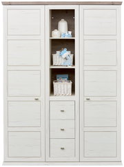 Zweiflügeliger Drehtürenschrank in heller Holzoptik mit mittigem Regal und Schubladen, frontal abgebildet.