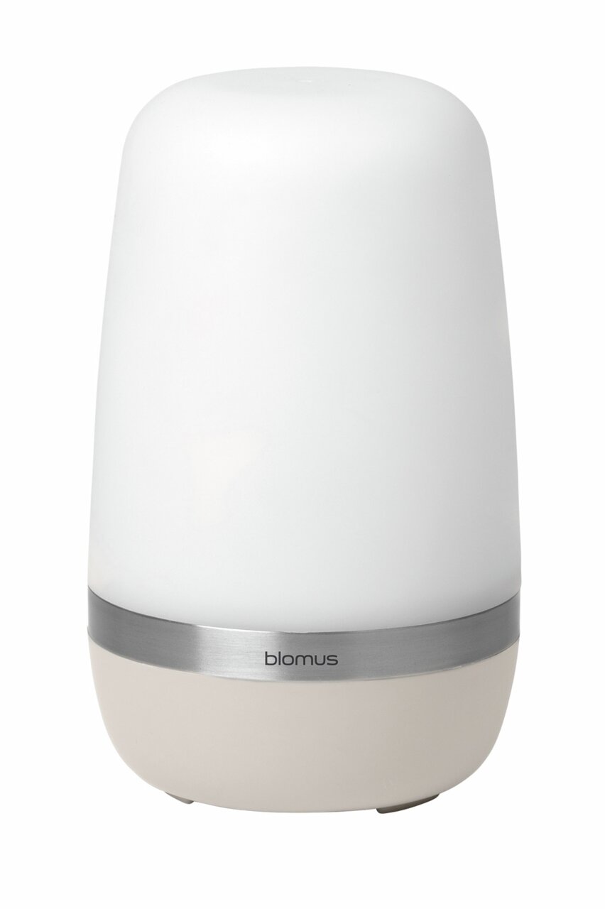 blomus LED-Outdoorleuchte SPIRIT LED-Outdoorleuchte SPIRIT in zylindrischer Form mit weißem Diffusor und silbernem Ring, seitliche Perspektive