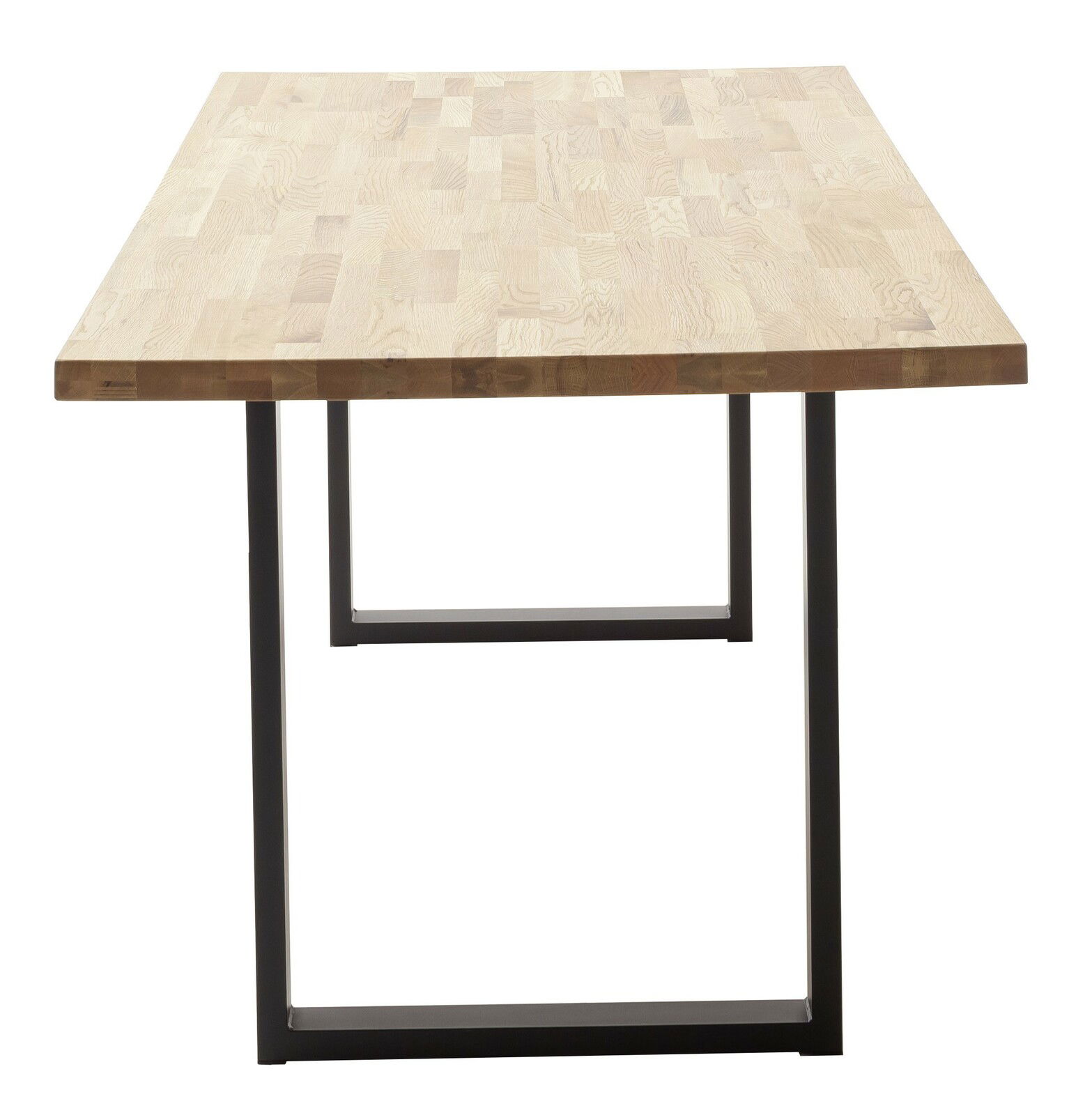 Moderner Esstisch mit Holzplatte und Metallgestell, frontal betrachtet.