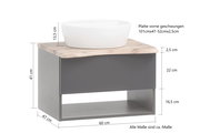 Waschtisch-Set mit weißem Aufsatzbecken auf einer geschwungenen Holzplatte, grauer Unterschrank mit offener Ablage, seitliche Perspektive