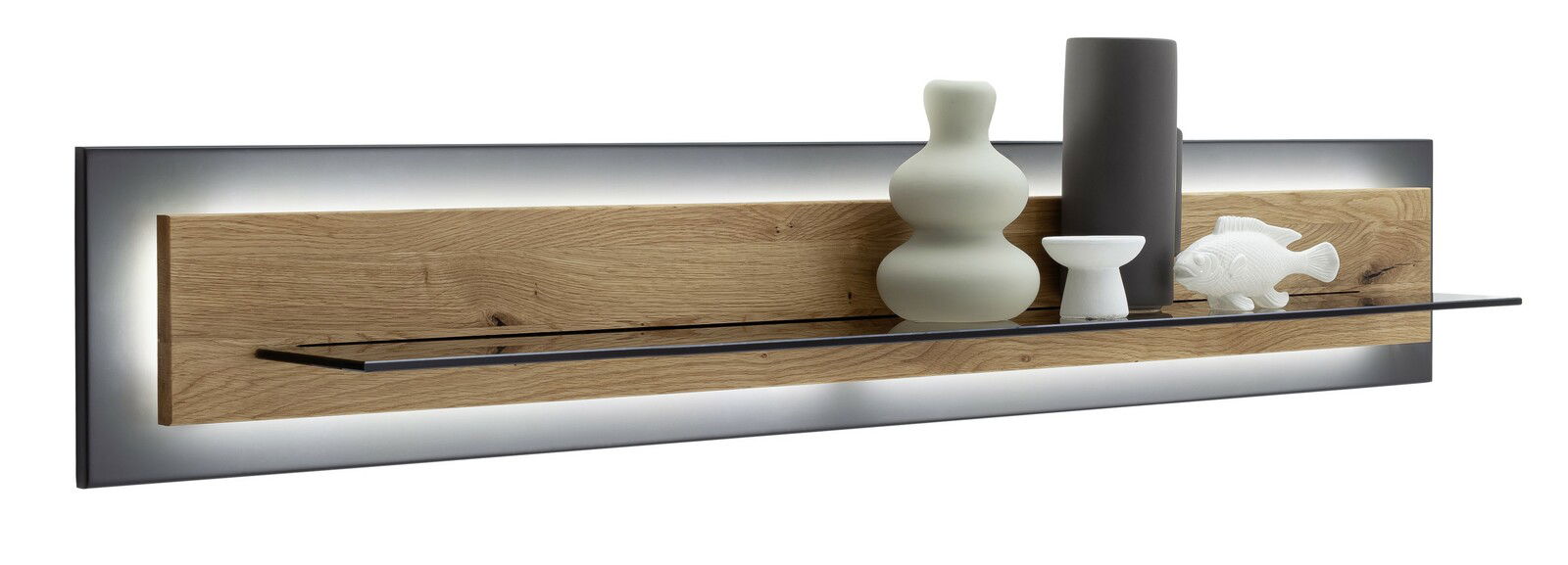 Wandboard mit Holzoptik und Glasablage, dekoriert mit modernen Vasen und einer Fischfigur, seitliche Perspektive