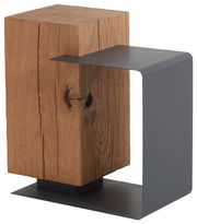 Moderner Beistelltisch aus Holz und Metall, seitliche Perspektive