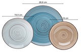 Drei Teller in verschiedenen Größen und Farben mit konzentrischen Kreismustern, von oben betrachtet. Der größte Teller ist blau mit einem Durchmesser von 26,8 cm, der mittlere Teller ist hellblau mit einem Durchmesser von 19,5 cm, und der kleinste Teller 