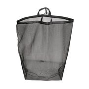 Schwarzer Wäschesammler mit Tragetasche, frontal abgebildet