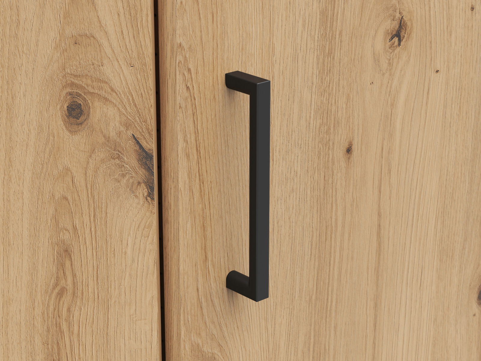 Nahaufnahme eines Holzschranks mit schwarzem Griff, Perspektive von vorne