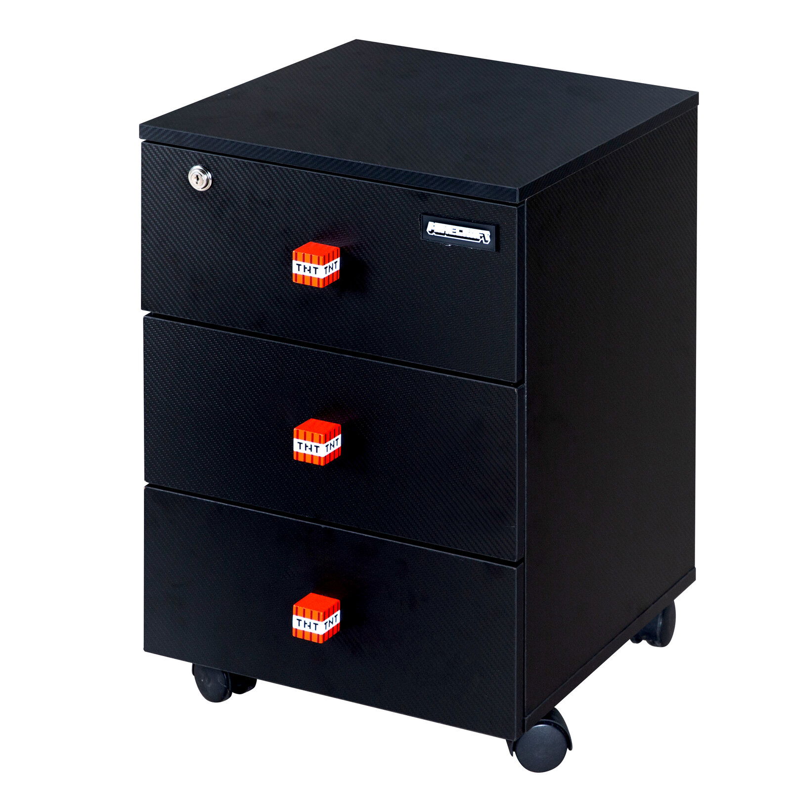 Schwarzer Rollcontainer mit drei Schubladen in Carbon-Optik, roten TNT-Würfelgriffen und Schloss, freigestellt auf weißem Hintergrund, Perspektive: schräg von vorne rechts (3/4-Ansicht)