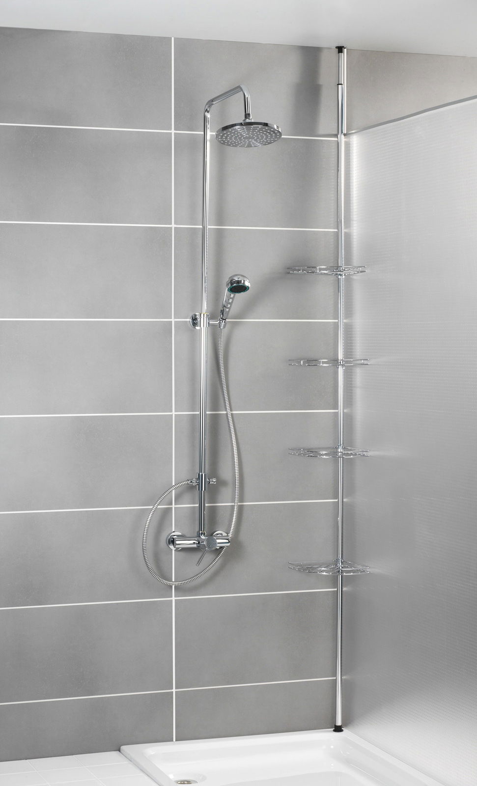 Edelstahl Teleskop-Eckregal in einer modernen Dusche, seitliche Perspektive