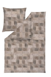 Bettwäsche-Set mit geometrischem Muster in Erdtönen, bestehend aus einem Kissenbezug und einem Bettdeckenbezug, aus der Vogelperspektive.