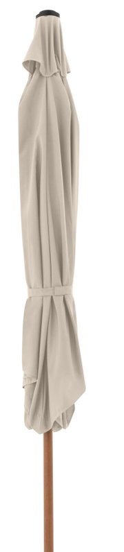 Gesloten parasol in beige met beschermhoes en houten paal, zijaanzicht (profiel) tegen een witte achtergrond