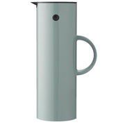 Isolierkanne 1l in dusty green, Seitenansicht mit Griff und Ausgießer