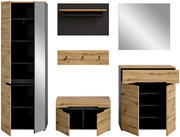 Garderobenkombination in Holzoptik mit Spiegel, bestehend aus einem hohen Schrank mit Spiegeltür, einer Kommode mit Schubladen, einem Wandregal, einer Hakenleiste und einem quadratischen Spiegel. Frontalansicht.