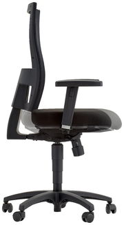 Seitliche Ansicht eines schwarzen Drehstuhls mit Armlehnen und verstellbarer Rückenlehne.