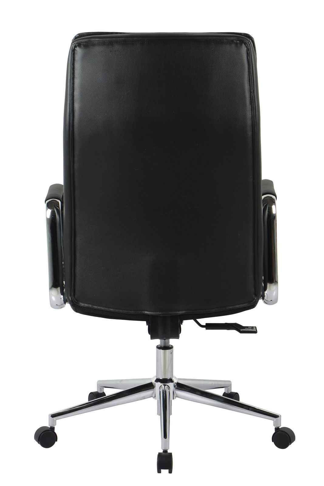 Rückansicht eines schwarzen Chefsessels mit verchromtem Fußkreuz und Rollen.