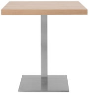 Moderne eettafel met vierkant houten blad en metalen onderstel, vooraanzicht