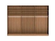 Schwebetürenschrank 3-türig CARDIFF aus Holz, frontale Ansicht, mit mehreren Fächern und Kleiderstangen.