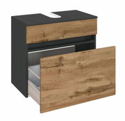Waschbeckenunterschrank mit Holzoptik und schwarzem Korpus, geöffnete Schublade, seitliche Perspektive