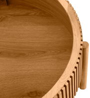 Runder Couchtisch aus Holz mit gerilltem Rand, Ansicht von oben