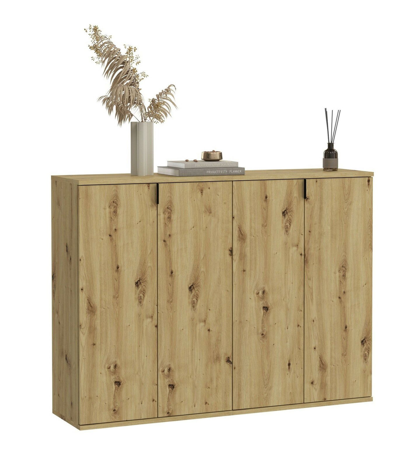 Holzkommode mit vier Türen, dekoriert mit einer Vase, Büchern und einem Duftstäbchen, seitliche Perspektive