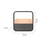 Frontale Ansicht der Tischleuchte PURE GoPaul Neuhaus mit quadratischem Design, 13 cm hoch und 13 cm breit, in dunkler Farbe mit einem leuchtenden oberen Bereich.