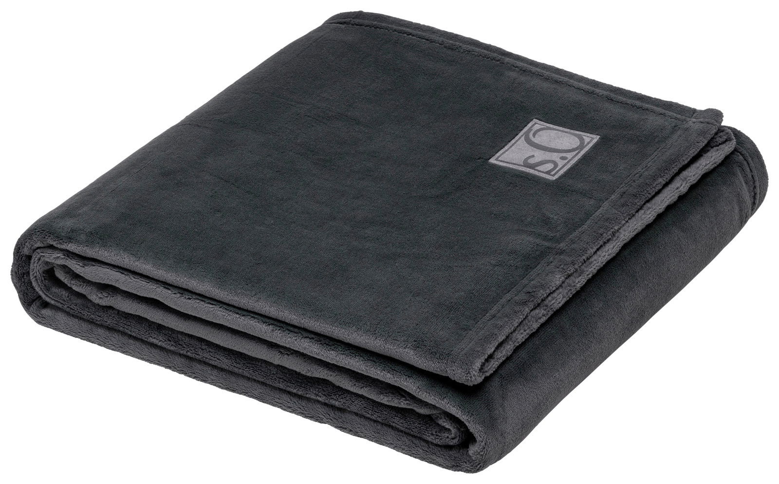 Gefaltete, dunkelgraue Kuscheldecke von s.Oliver mit Logo, seitliche Perspektive