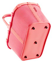 Roter Einkaufskorb aus Netzmaterial, schräg von unten fotografiert, mit stabilen Griffen und verstärktem Boden.