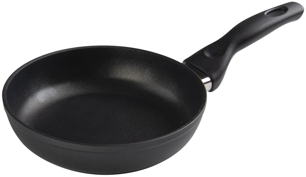 Schwarze Pfanne der Serie Panarea von Ballarini, 20 cm, seitliche Perspektive