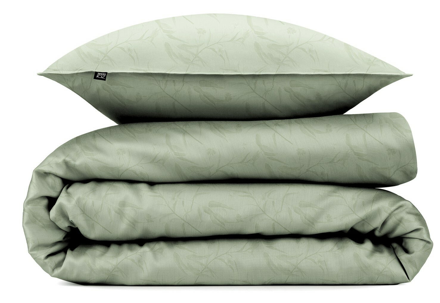 Grüne Bettwäsche mit dezentem Blattmuster, bestehend aus einem Kissenbezug und einem gefalteten Bettdeckenbezug, seitliche Perspektive