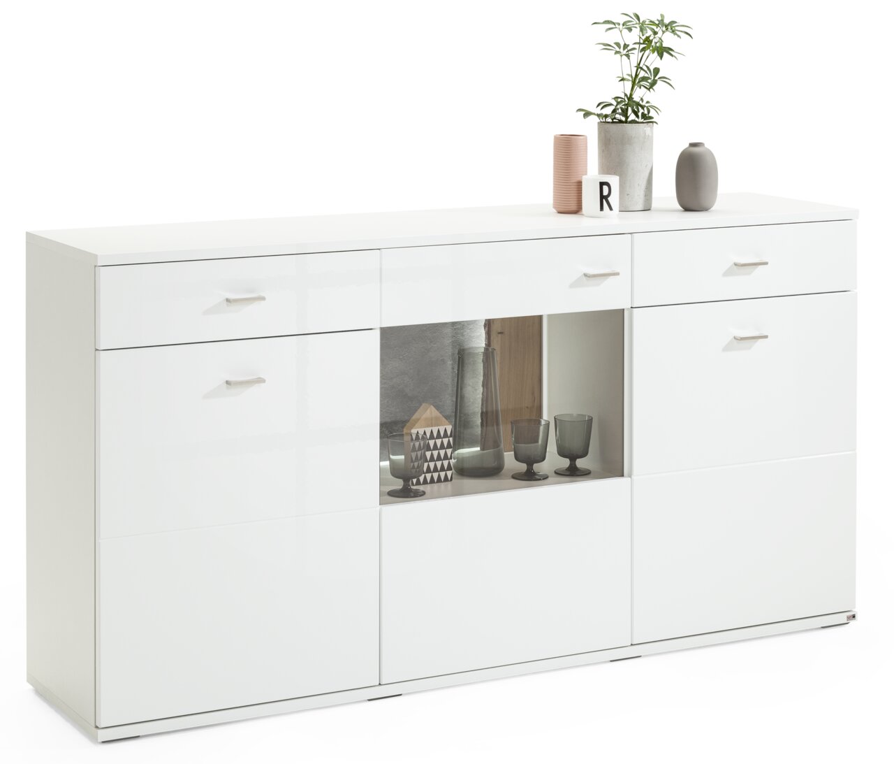 Weißes Sideboard mit Schubladen und Glaseinsatz, dekoriert mit Pflanzen und Vasen, seitliche Perspektive
