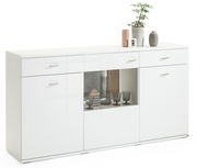 Weißes Sideboard mit Schubladen und Glaseinsatz, dekoriert mit Pflanzen und Vasen, seitliche Perspektive