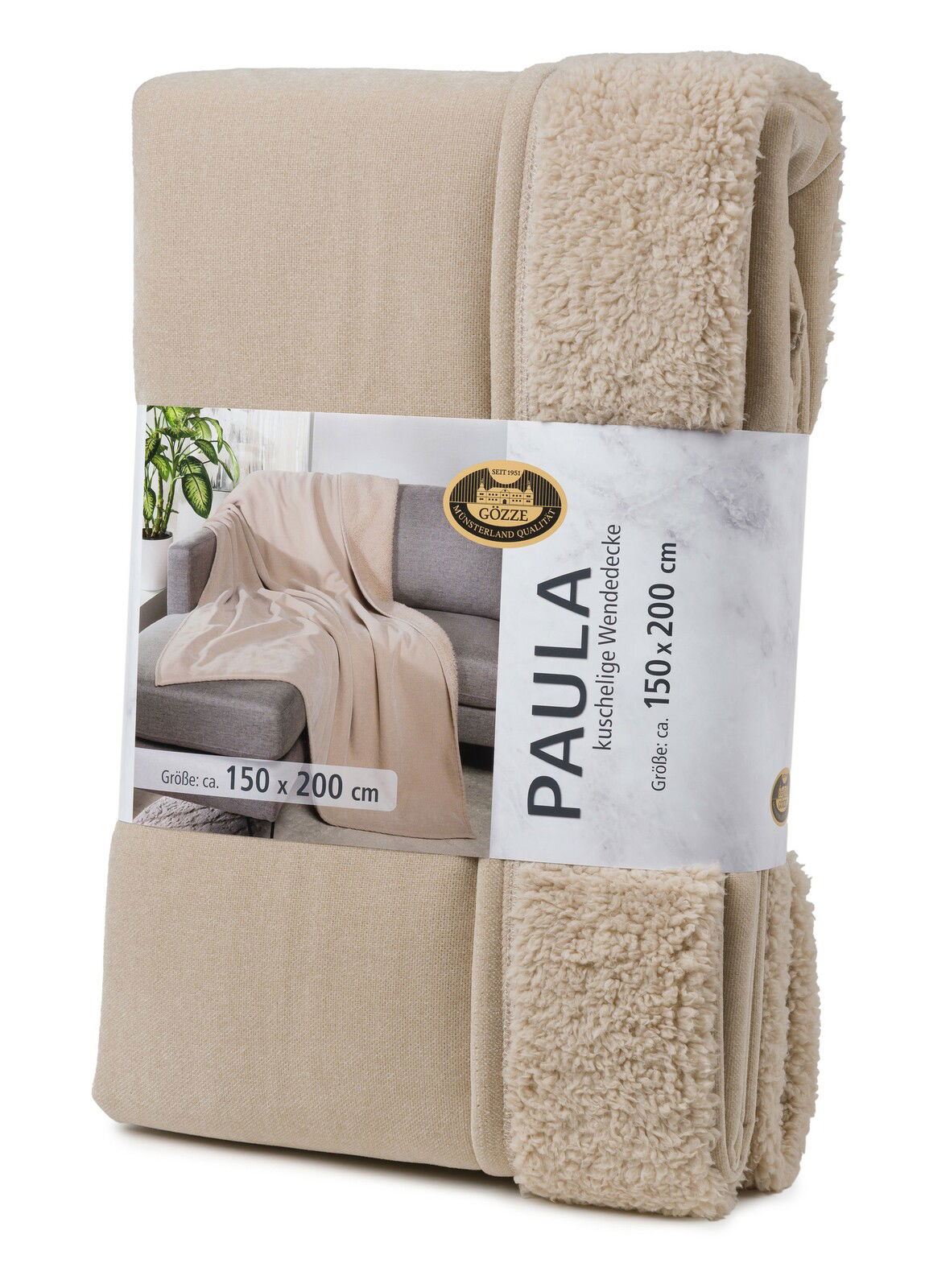 Kuschelige Wendedecke PAULA von GÖZZE in Beige, Größe 150 x 200 cm, aufrecht stehend präsentiert.