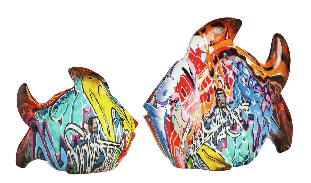 Casablanca Figur Zwei bunte Fischskulpturen mit Street-Art-Graffiti-Design, seitliche Perspektive