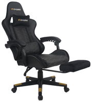 Schwarzer Gaming-Stuhl mit ergonomischem Design, verstellbaren Armlehnen und ausziehbarer Fußstütze, seitliche Perspektive