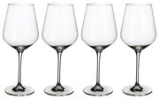 Vier Burgunderkelche aus Glas, frontal fotografiert, auf weißem Hintergrund.
