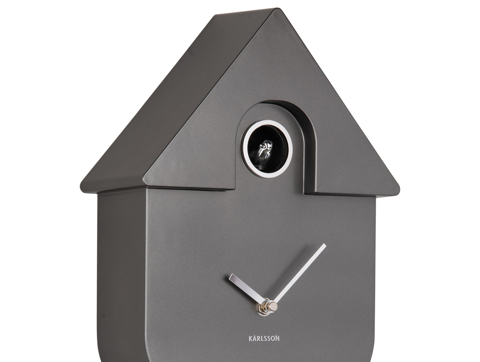 Moderne graue Wanduhr in Form eines Hauses mit Kuckuck, seitliche Perspektive