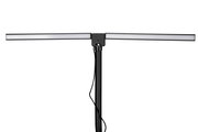 LED-Klemmleuchte mit zwei langen, horizontalen Leuchtarmen, frontal abgebildet