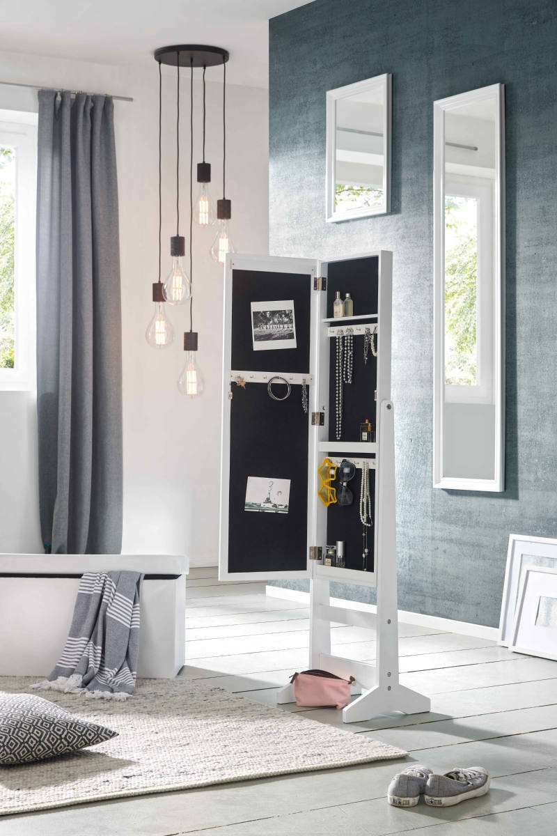 Landscape Schmuckstandspiegel LISSI Schmuckstandspiegel in einem modernen Raum, geöffnet, um Schmuck und Accessoires zu zeigen. Perspektive von der Seite.