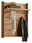 Wandgarderobe aus Holz mit schwarzem Metallrahmen, Hut, Box, Schal und Jacke, frontale Ansicht