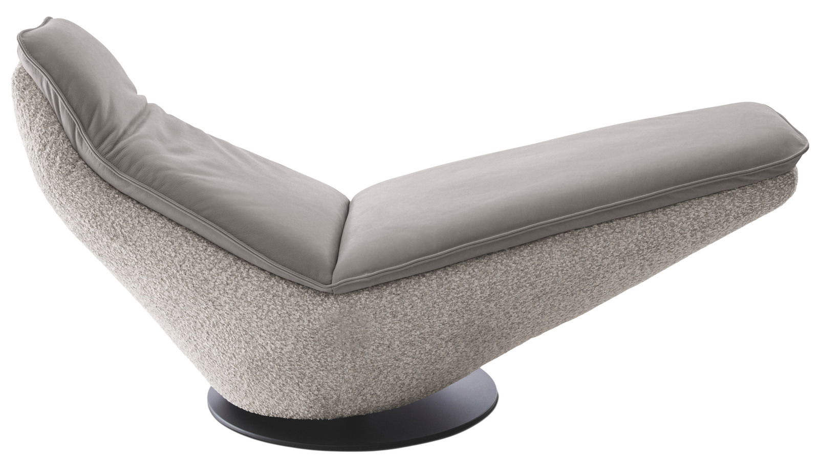 Seitliche Ansicht einer modernen Liege mit grauem Polster und schwarzem Sockel.
