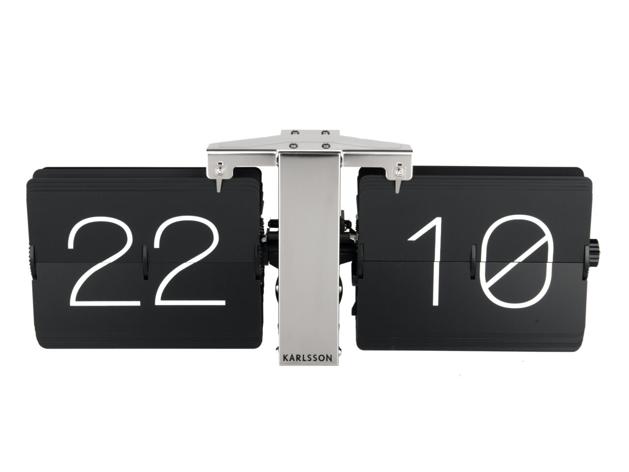 Vooraanzicht van een KARLSSON-wandklok in flip-clock-stijl zonder behuizing, met zwarte klepjes en witte cijfers.