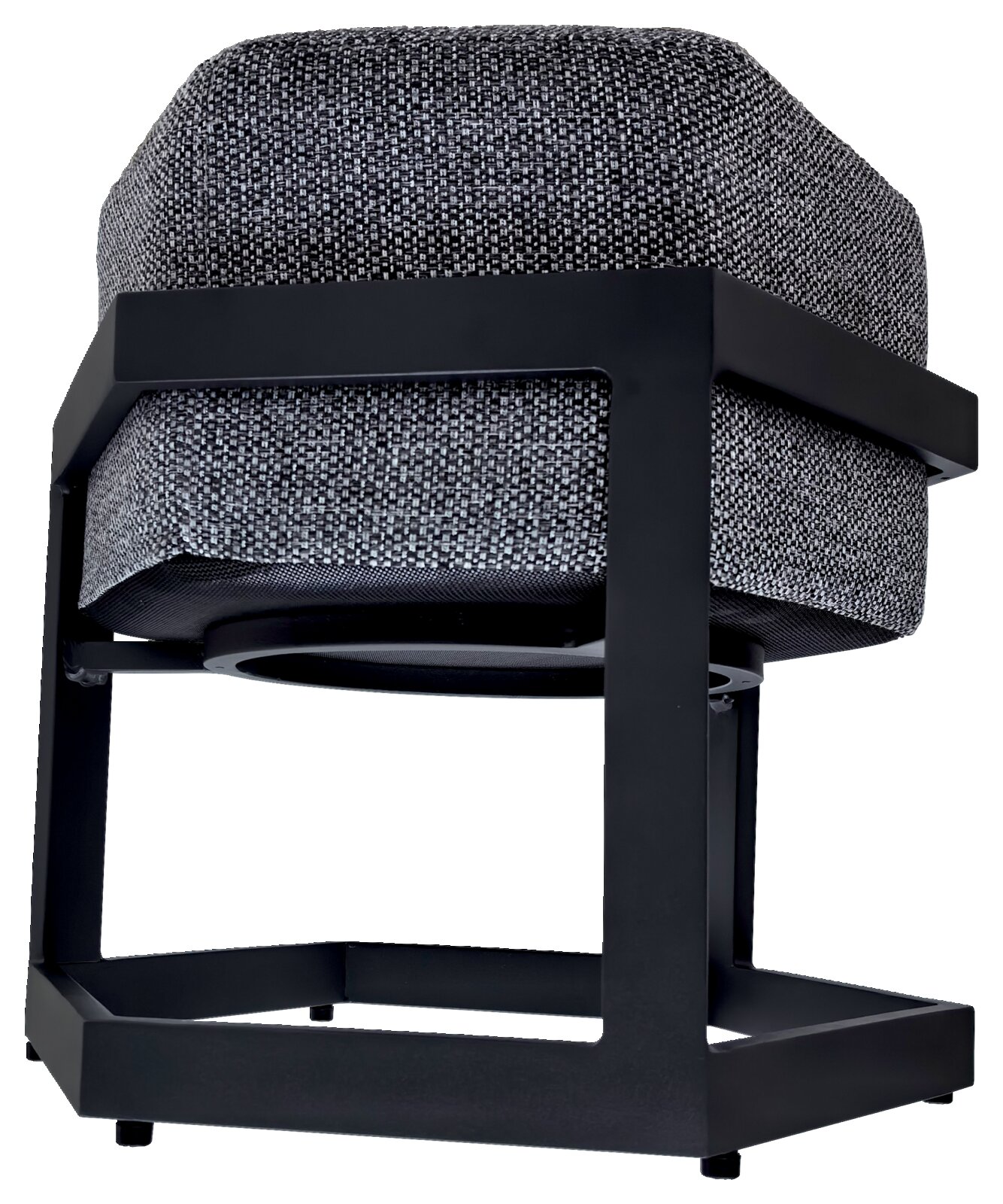 Gepolsterter Hocker mit grau meliertem Stoffbezug und schwarzem Metallgestell, Detailansicht schräg von unten (Untersicht) vor weißem Hintergrund