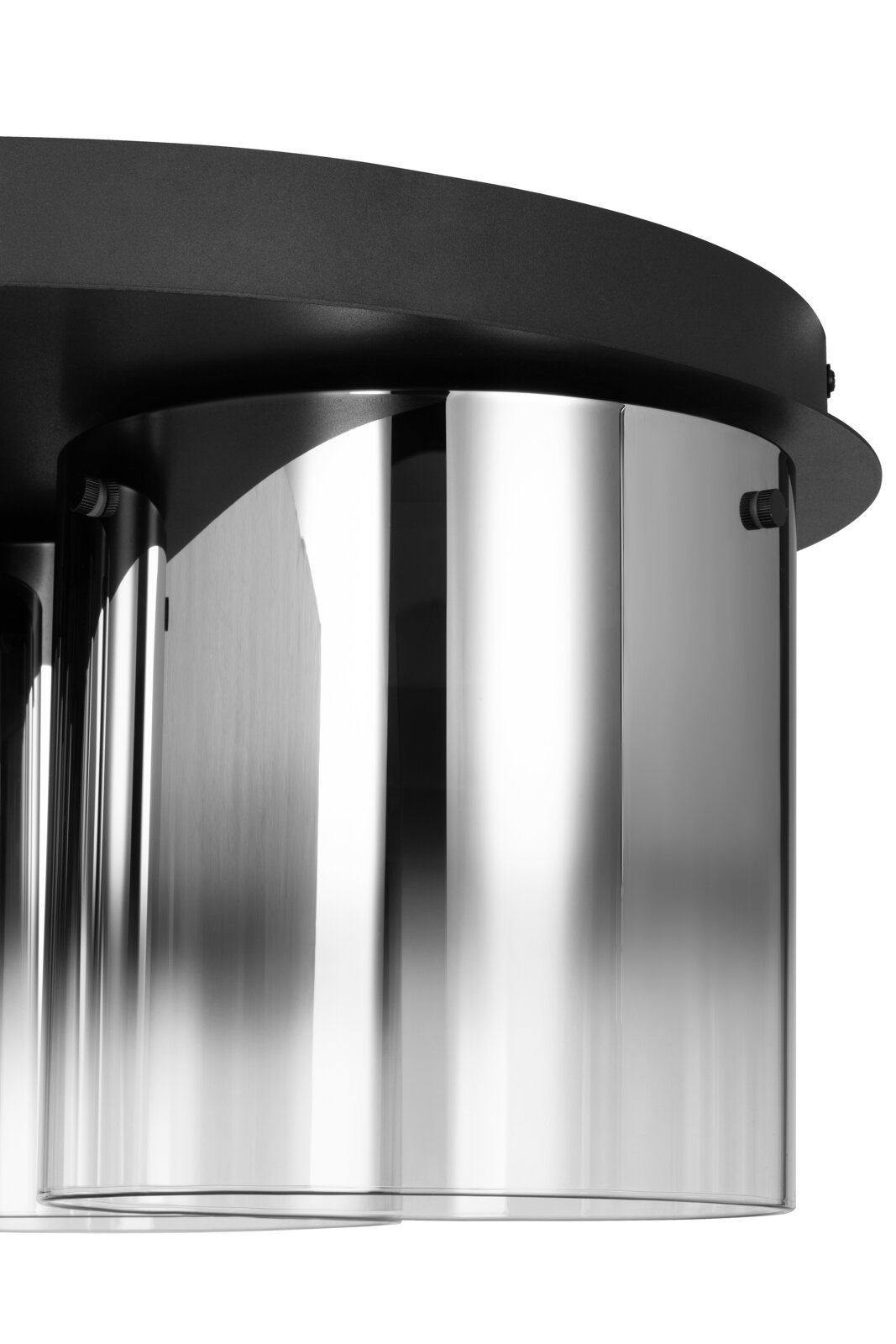 Nahaufnahme einer modernen LED-Deckenleuchte mit glänzenden, zylindrischen Metall-Elementen und schwarzer Basis, seitliche Perspektive.