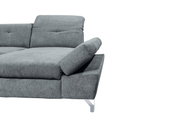 Graues Sofa mit verstellbarer Rückenlehne, seitliche Perspektive