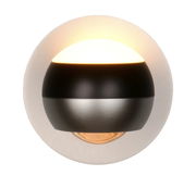 Moderne Wandleuchte ORBIT mit rundem Design, frontal betrachtet, mit warmem Lichtschein.